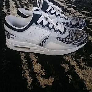 Nike air max size 7y 8.5 womans